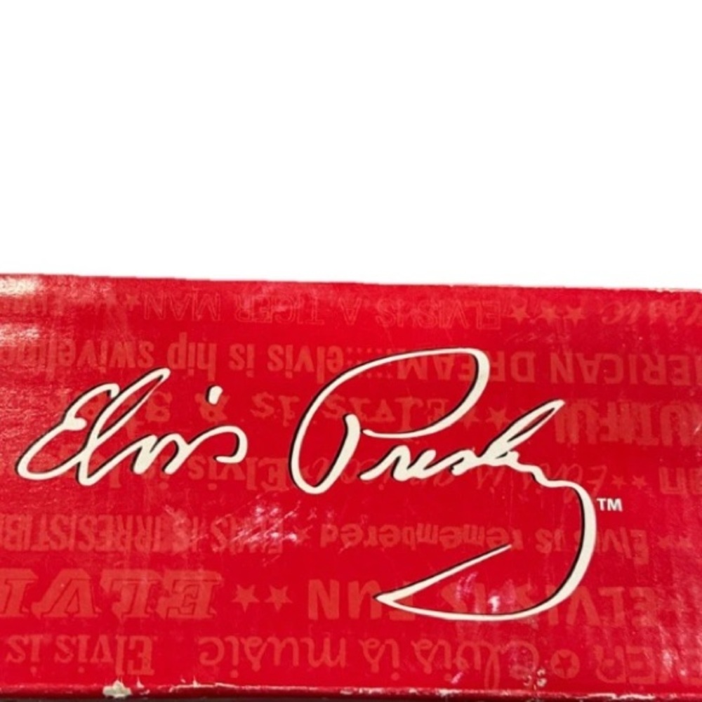 Red Mug Gift Set - Picture 2 of 14